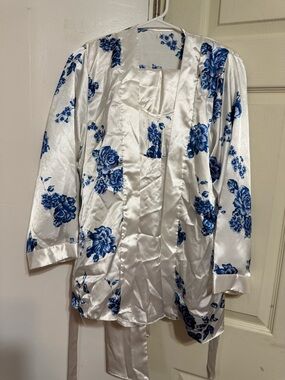 Satin Floral Robe and Chemise Set - White with Blue Floral